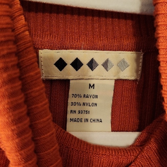 Rust Ribbed Sleeveless Top - Picture 2 of 6